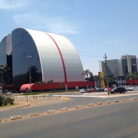 รูปภาพถ่ายที่ Brasília Shopping โดย Thiago S. เมื่อ 10/18/2015