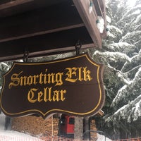 รูปภาพถ่ายที่ Snorting Elk Cellar โดย Nick P. เมื่อ 2/17/2018