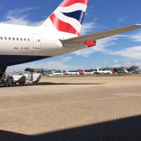 7/23/2016 tarihinde Stephen E.ziyaretçi tarafından London Gatwick Airport (LGW)'de çekilen fotoğraf