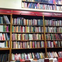 Photo taken at Librería Paidos del Fondo by David S. on 8/4/2012