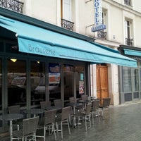 Photo taken at Café Brasserie De La Chope by thierry C. on 11/17/2011