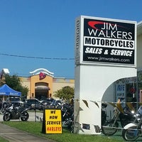 Das Foto wurde bei Jim Walkers Motorcycles von BikersWelcomeUSA am 10/18/2013 aufgenommen