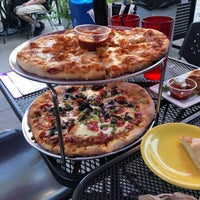 9/11/2021 tarihinde Kristen G.ziyaretçi tarafından Flying Saucer Pizza Company'de çekilen fotoğraf