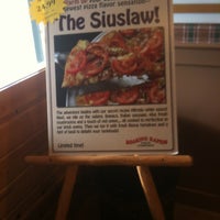 Foto scattata a Roaring Rapids Pizza Co. da Allan C. il 12/28/2012