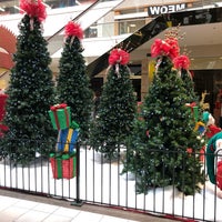 12/15/2018 tarihinde Stephanie R.ziyaretçi tarafından Rolling Oaks Mall'de çekilen fotoğraf