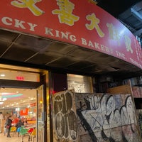 Foto tirada no(a) Lucky King Bakery por Luke C. em 10/21/2022