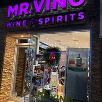 Foto tomada en Mr. Vino Wine &amp;amp; Spirits  por Luke C. el 12/29/2023