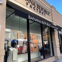 Photo taken at Banana Republic Factory Store by Luke C. on 12/30/2022
