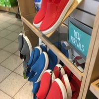 crocs store moa