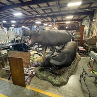 Photo taken at Hudson Antique and Vintage Warehouse by Dave F. on 8/7/2023
