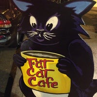 Das Foto wurde bei Fat Cat Cafe von Alex L. am 10/5/2013 aufgenommen
