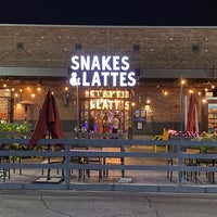 Foto diambil di Snakes &amp;amp; Lattes oleh Alex L. pada 10/31/2021