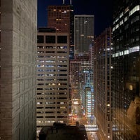 Foto diambil di Courtyard Chicago Downtown/Magnificent Mile oleh Alex L. pada 11/14/2023