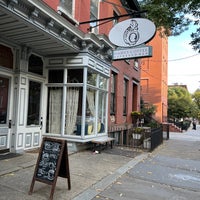 Photo taken at Dames Coffee Espresso Bar by Rosie Mae on 10/10/2022