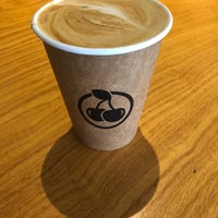 Das Foto wurde bei Northampton Coffee von Rosie Mae am 10/23/2019 aufgenommen