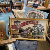 Das Foto wurde bei Hudson Antique and Vintage Warehouse von Rosie Mae am 9/21/2021 aufgenommen