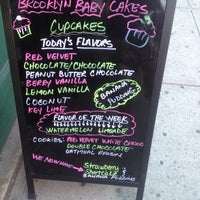 6/20/2013 tarihinde Shabaziyaretçi tarafından Brooklyn Baby Cakes'de çekilen fotoğraf