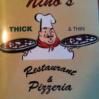 Das Foto wurde bei Ninos Thick &amp;amp; Thin Restaurant and Pizza von Julio R. am 11/2/2012 aufgenommen