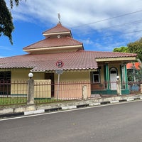 Photo taken at Masjid Nurul Iman Logistik Mabes Polri Cipinang by Danny A. on 4/12/2023