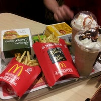 Photo taken at McDonald&amp;#39;s by Keizy G. on 10/20/2012