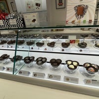 Photo taken at See&amp;#39;s Candies by Victoria M. on 8/30/2023