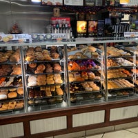 Photo taken at Winchell&amp;#39;s by Victoria M. on 10/15/2020
