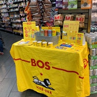 Photo taken at Lassen&amp;#39;s Natural Foods &amp;amp; Vitamins by Victoria M. on 8/30/2019