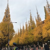 Photo taken at 神宮外苑いちょう祭り by Hiroko M. on 11/26/2018