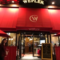 รูปภาพถ่ายที่ Brasserie Wepler โดย Hiroko M. เมื่อ 9/21/2018