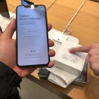 Photo taken at Apple Woodfield by Rico S. on 11/26/2019