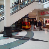 Das Foto wurde bei Kingfisher Shopping Centre von Reece James B. am 3/30/2013 aufgenommen