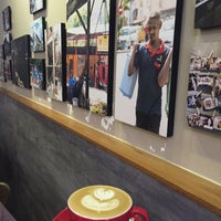 Foto diambil di Snapdot Cafe oleh Turntable pada 7/14/2016