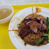 Photo taken at Rong Kee HK Roasted Delights 榮記香港燒臘 by Stella C. on 4/18/2019