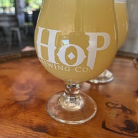 Foto tirada no(a) House of Pendragon Brewing Co. por Lori B. em 5/8/2022