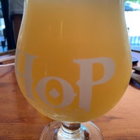 Foto tirada no(a) House of Pendragon Brewing Co. por Lori B. em 5/29/2021