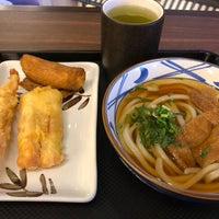 Photo taken at Marugame Udon by 昼寝 on 4/6/2019