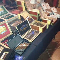 Das Foto wurde bei Havana Alley Cigar Shop &amp;amp; Lounge von Justin S. am 1/4/2013 aufgenommen