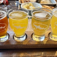 Photo taken at Dogfish Head Brewings &amp;amp; Eats by Jose Miguel C. on 4/9/2023