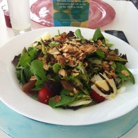 Foto tirada no(a) Saladerie Gourmet Salad Bar por Alessandra W. em 11/22/2012