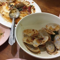 Photo taken at นายทอง ข้าวต้มกุ๊ย อาหารตามสั่ง by Beachwsr on 9/30/2019