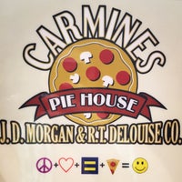 7/4/2015에 Alyssa L.님이 Carmines Pie House에서 찍은 사진