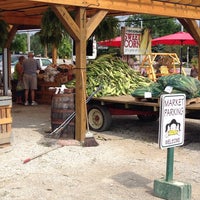 รูปภาพถ่ายที่ Smith Farm Market โดย nANCY S. เมื่อ 7/30/2014