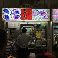 Photo taken at Wah Kee Noodles 華記麺食品 by Alex O. on 10/23/2015