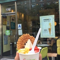 Photo taken at Pinkberry by Sude Naz C. on 7/26/2016