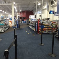 Photo taken at Best Buy by Armando A. on 5/23/2016