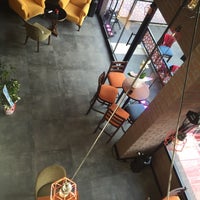 Foto diambil di TT Lounge Cafe &amp;amp; Restaurant oleh SAVAŞ K. pada 12/10/2015