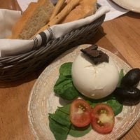 Photo taken at Obicà Mozzarella Bar Pizza e Cucina by Beverly D. on 5/29/2022