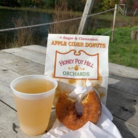 Photo taken at Honey Pot Hill Orchards by Beverly D. on 10/16/2021