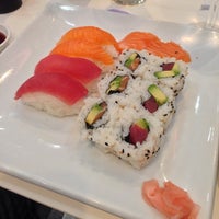 รูปภาพถ่ายที่ Eat Sushi โดย François L. เมื่อ 8/26/2013