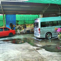 Photo taken at จรัญ13 Car Wash by พิรุณ จังบัง on 11/5/2012